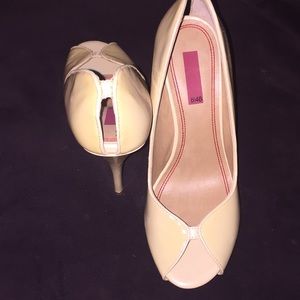 Nude Peep-Toe Pumps
